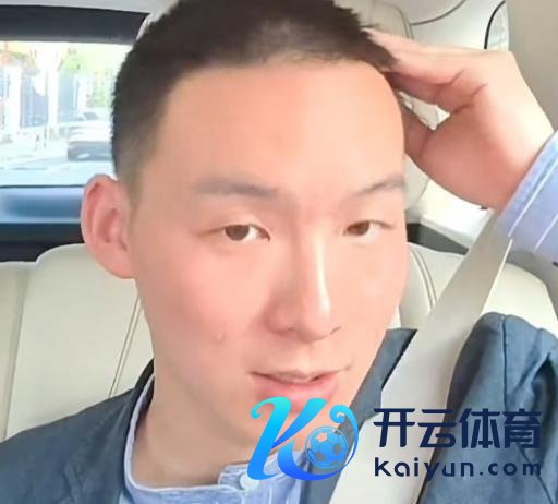 谢浩男重玩被拐前坐过的摇摇车 父子情深共度时光